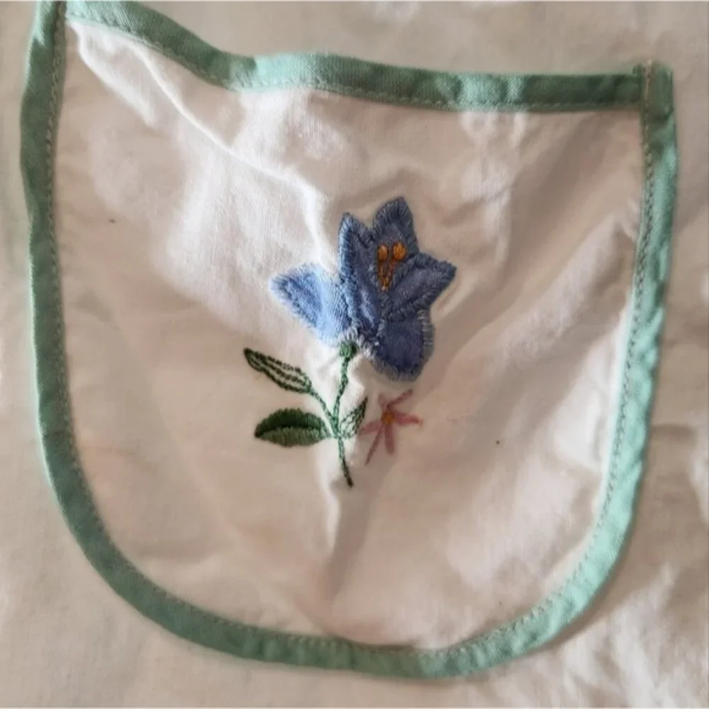 Embroidered‎ Floral Apron with Pocket Small/medium